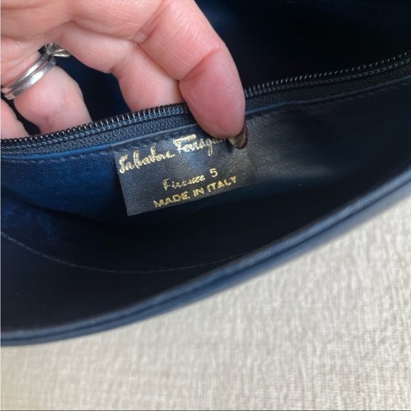 Salvatore Ferragamo Vintage Navy Handbag Crossbody bag - Picture 10 of 11
